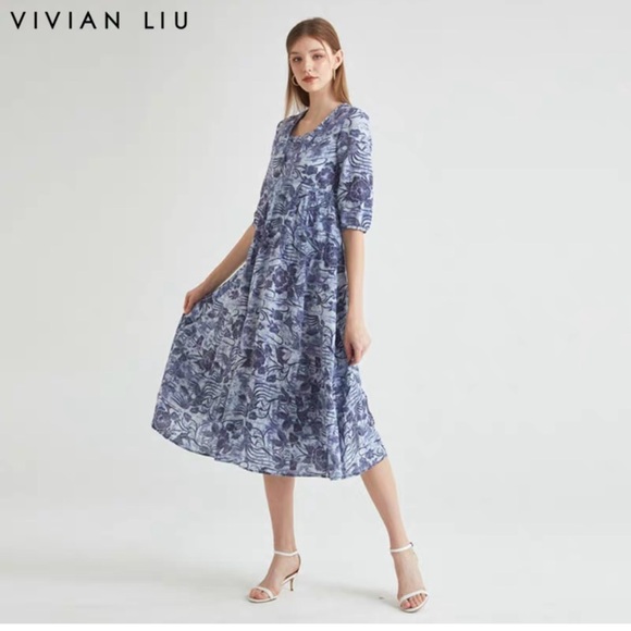 Vivían Liu Loose-Fitting Floral Patterned
Wide-Leg Dress - Picture 1 of 9
